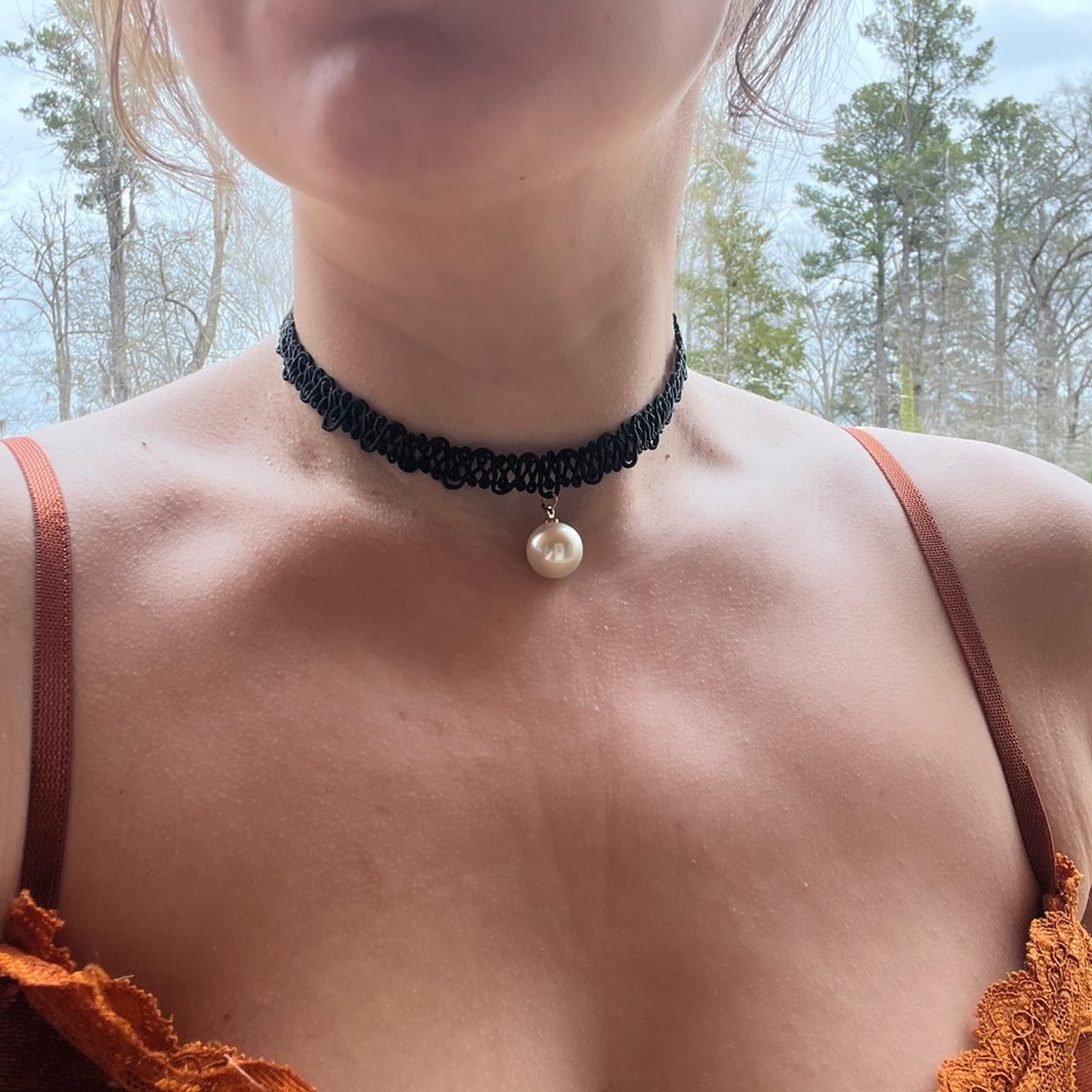 Elegant Black Choker Necklace with Pearl Pendant